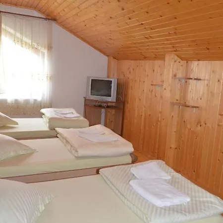 게스트하우스 Casa Moteasca 3*